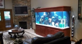 аквариум в интерьере гостинной фото