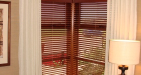 Как подобрать оформление для окон: шторы или жалюзи Как подобрать оформление для окон: шторы или жалюзи