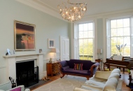 оформление комнаты с камином