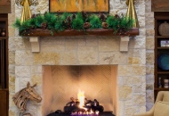 модульные картины в интерьере гостиной над диваном